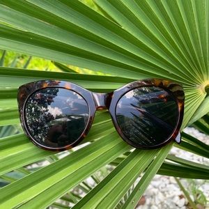 DRAPER JAMES cateye sunglasses LIKE NEW!